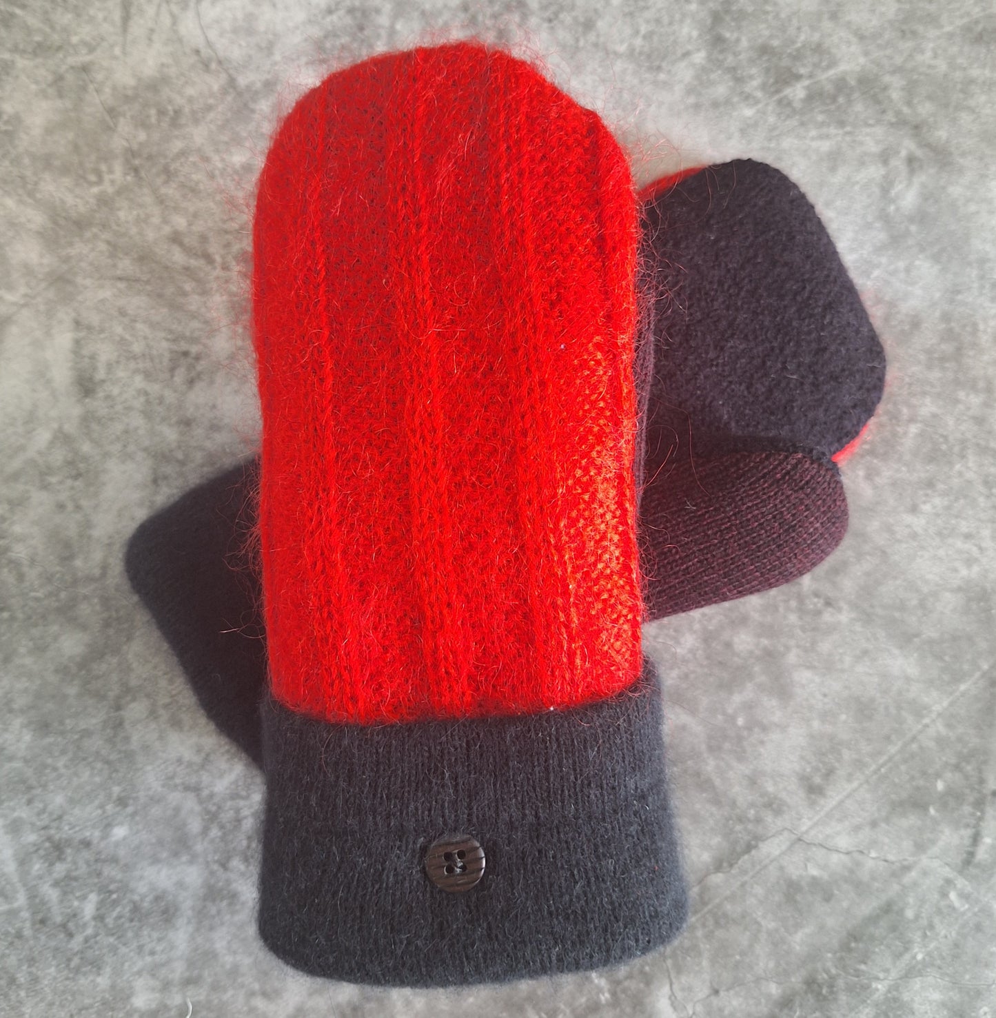 Small- Rowdy Red -Pure Wool Mitt